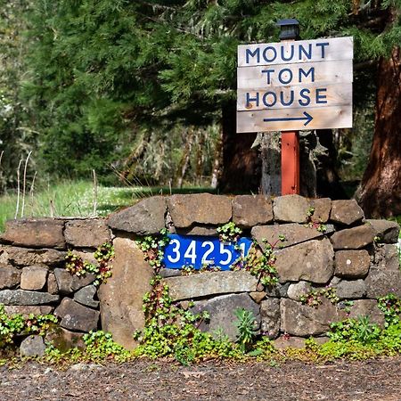 Mount Tom House Bed & Breakfast Harrisburg Екстериор снимка