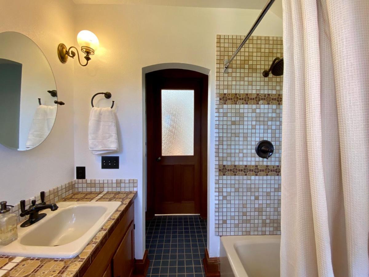 Mount Tom House Bed & Breakfast Harrisburg Стая снимка